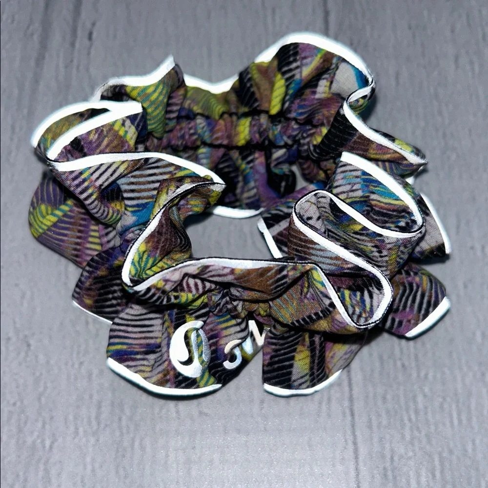 Lululemon Light Locks Scrunchie *Reflective Seawheeze Limited Edition‎